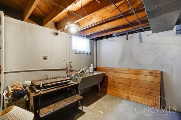 5724 Lawrence Road Cincinnati, OH 45248 - Photo 35 of 44