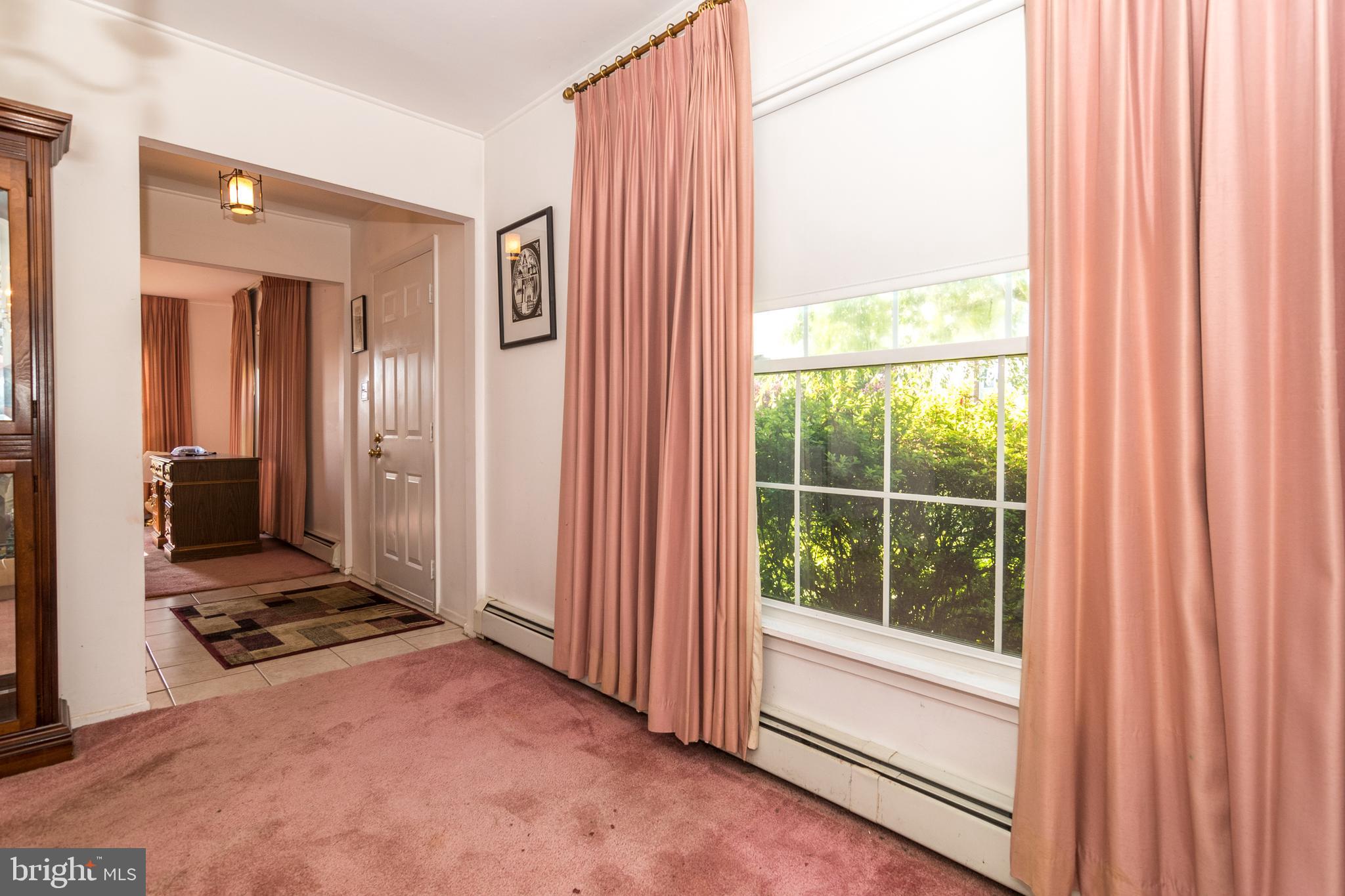 4 Tweed Road Levittown, PA 19056 - Photo 12 of 34 Dining Room