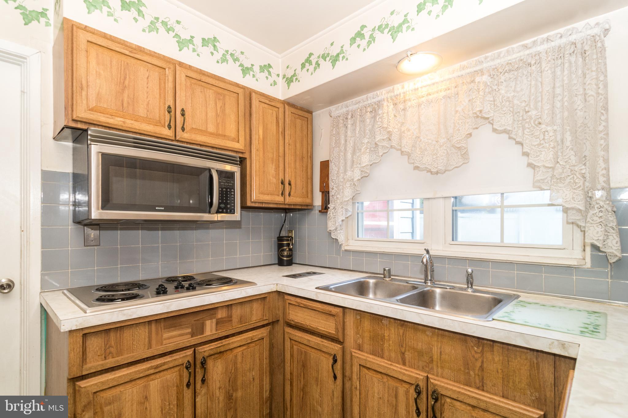 4 Tweed Road Levittown, PA 19056 - Photo 14 of 34 Kitchen