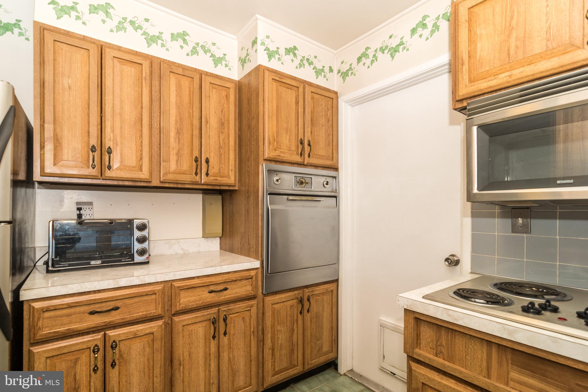 4 Tweed Road Levittown, PA 19056 - Photo 16 of 34 Kitchen