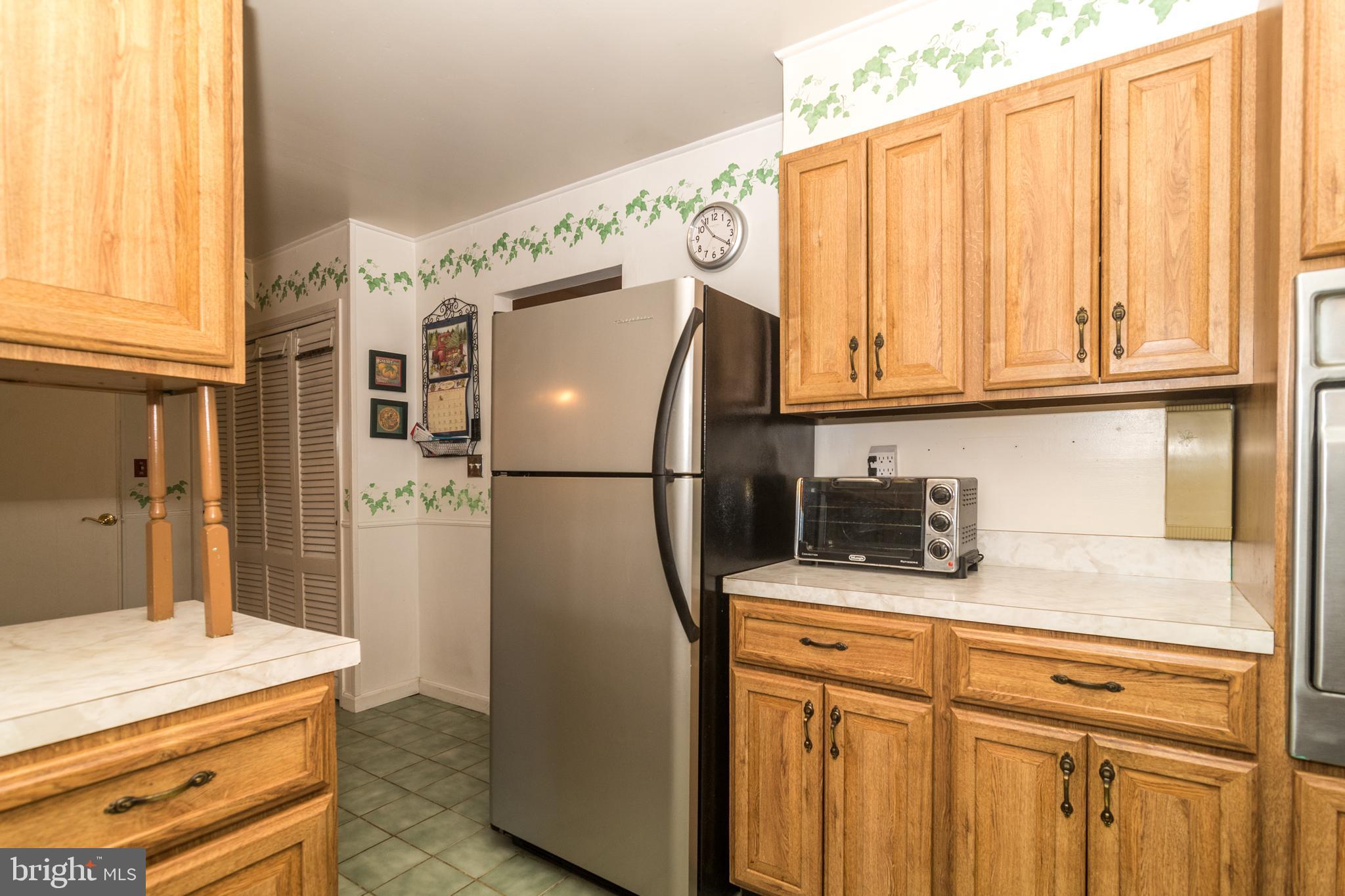 4 Tweed Road Levittown, PA 19056 - Photo 17 of 34 Kitchen