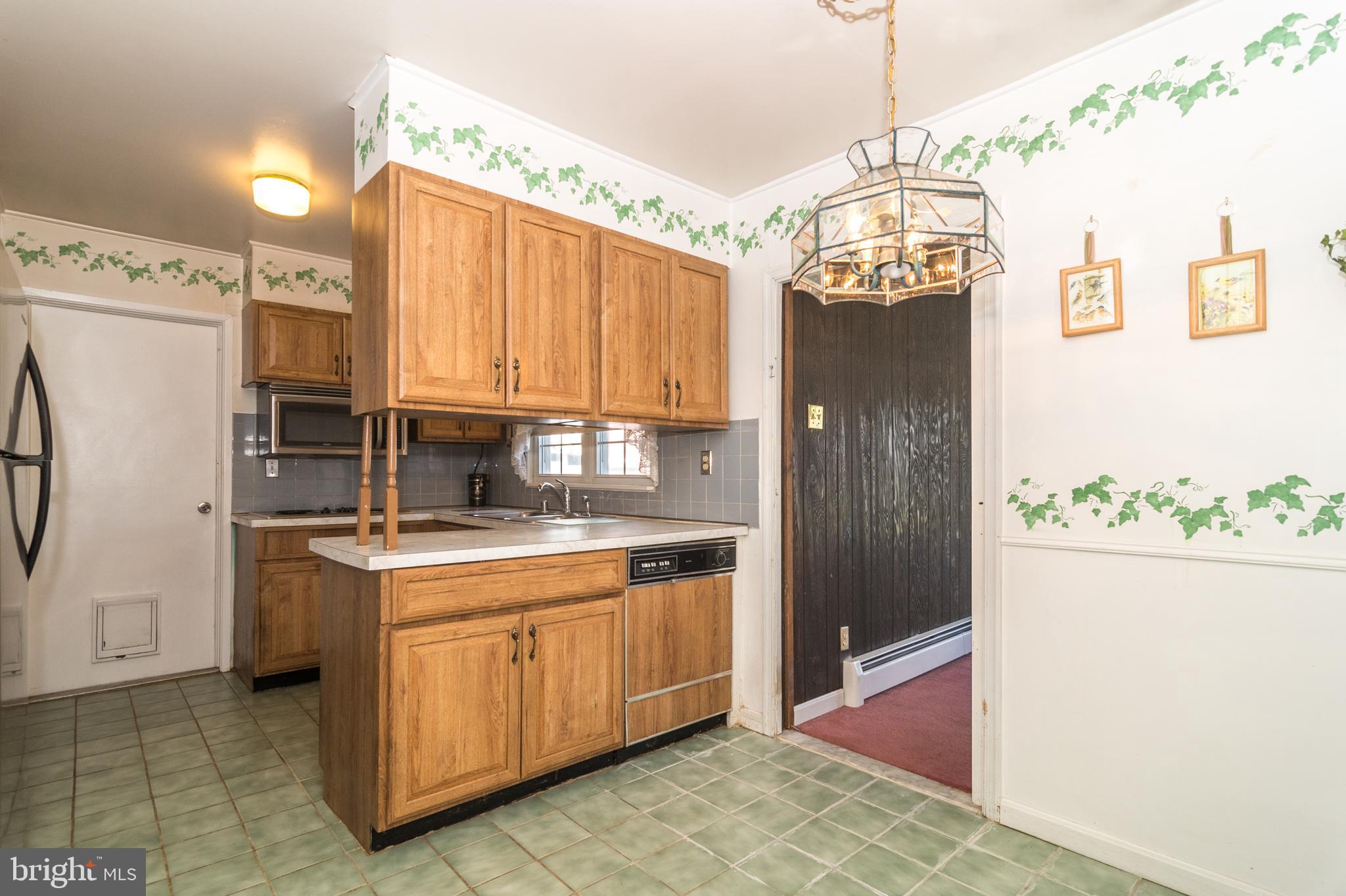 4 Tweed Road Levittown, PA 19056 - Photo 18 of 34 Breakfast Room