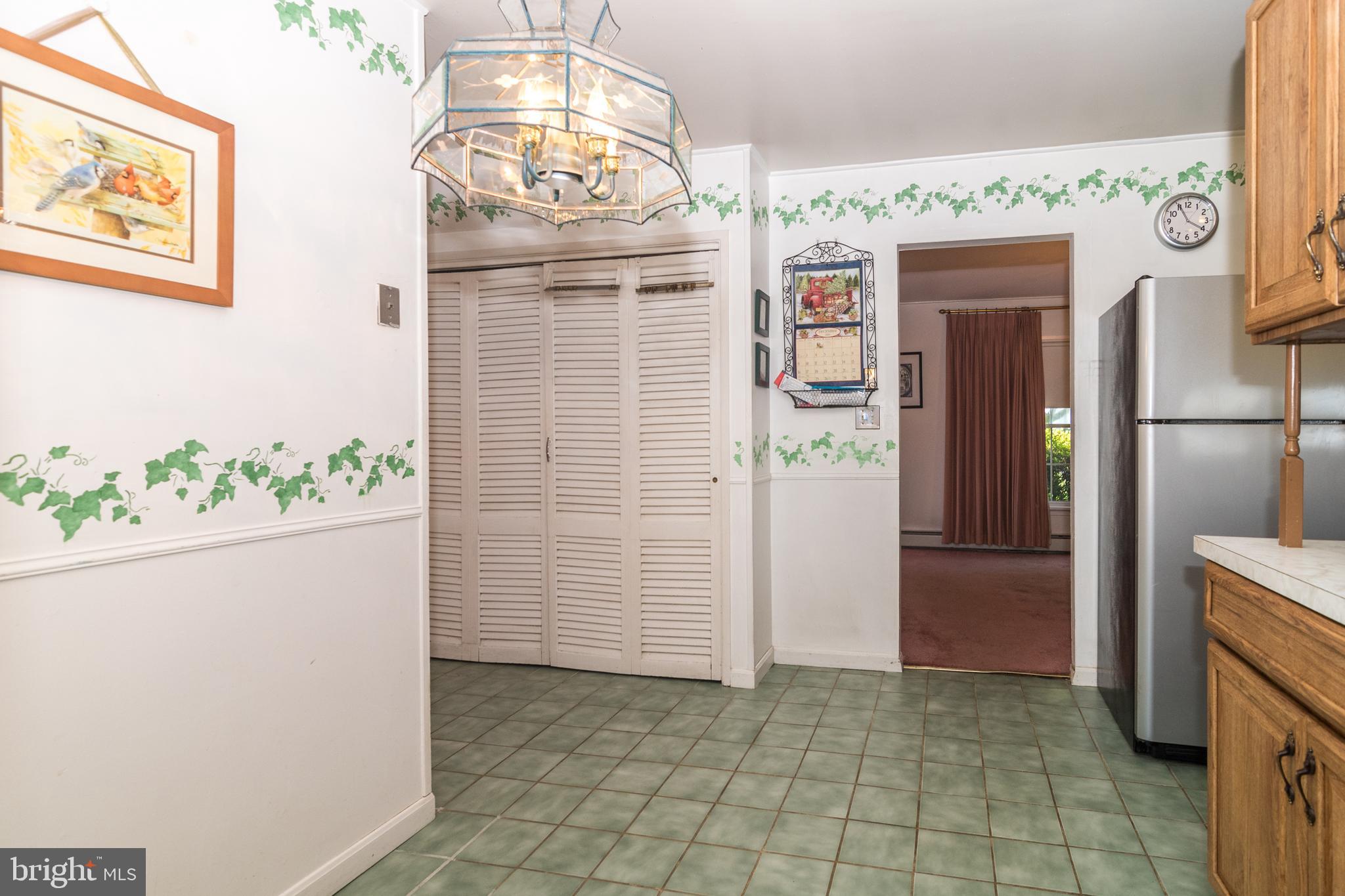 4 Tweed Road Levittown, PA 19056 - Photo 20 of 34 Breakfast Room