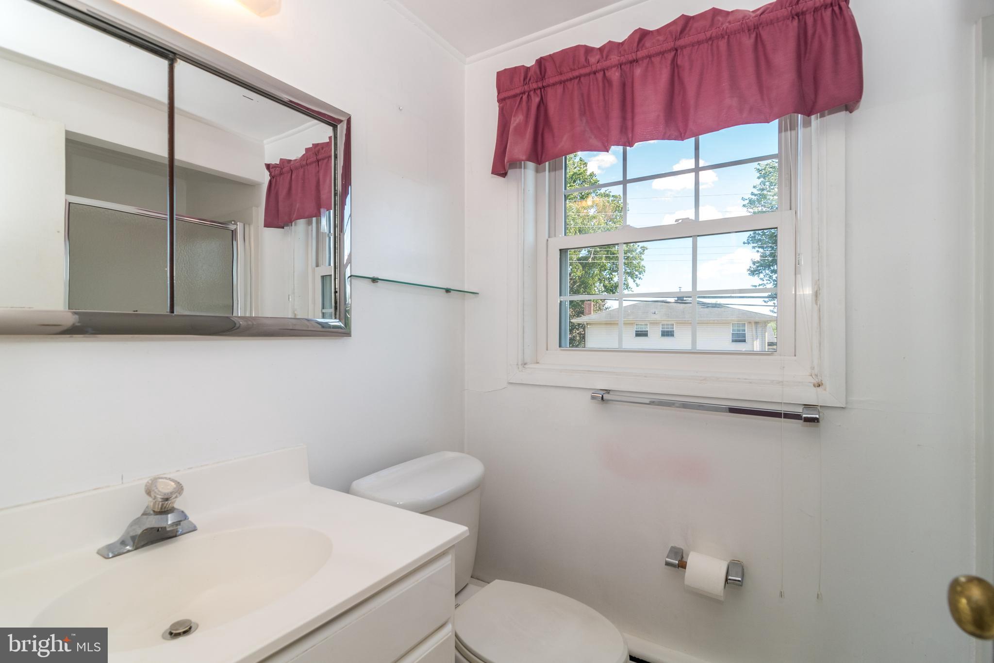 4 Tweed Road Levittown, PA 19056 - Photo 26 of 34 Main Bathroom