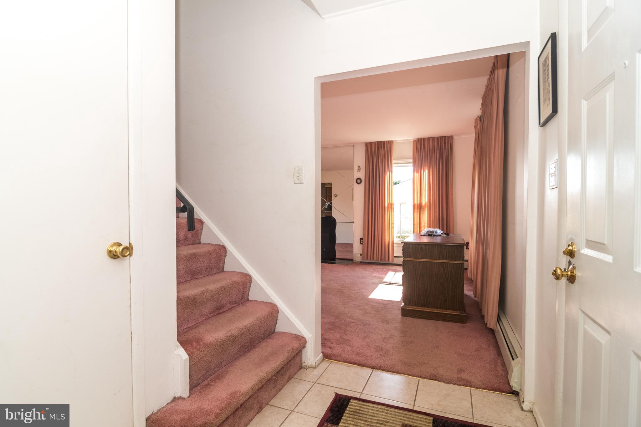 4 Tweed Road Levittown, PA 19056 - Photo 5 of 34 Entry
