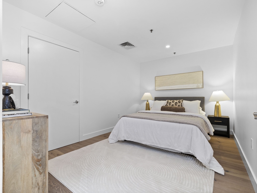 234 Causeway Street, Unit 906 Boston, MA 02114 - Photo 18 of 20 a bedroom with a bed and a night stand