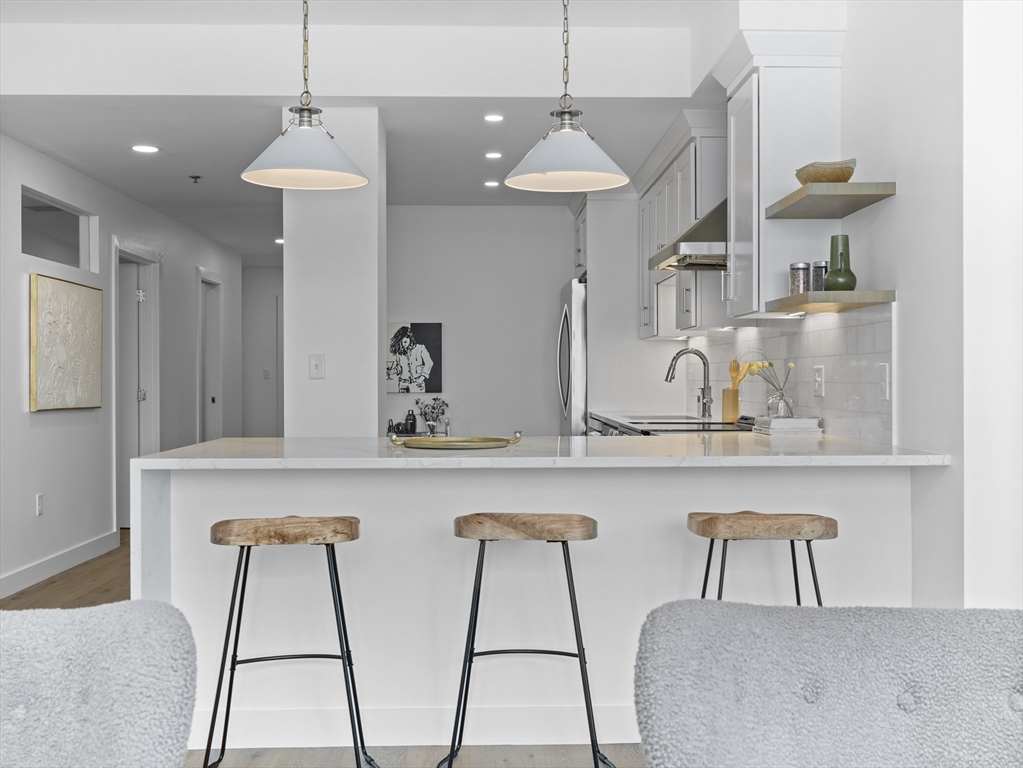234 Causeway Street, Unit 906 Boston, MA 02114 - Photo 2 of 20 a kitchen with a table and chairs in it