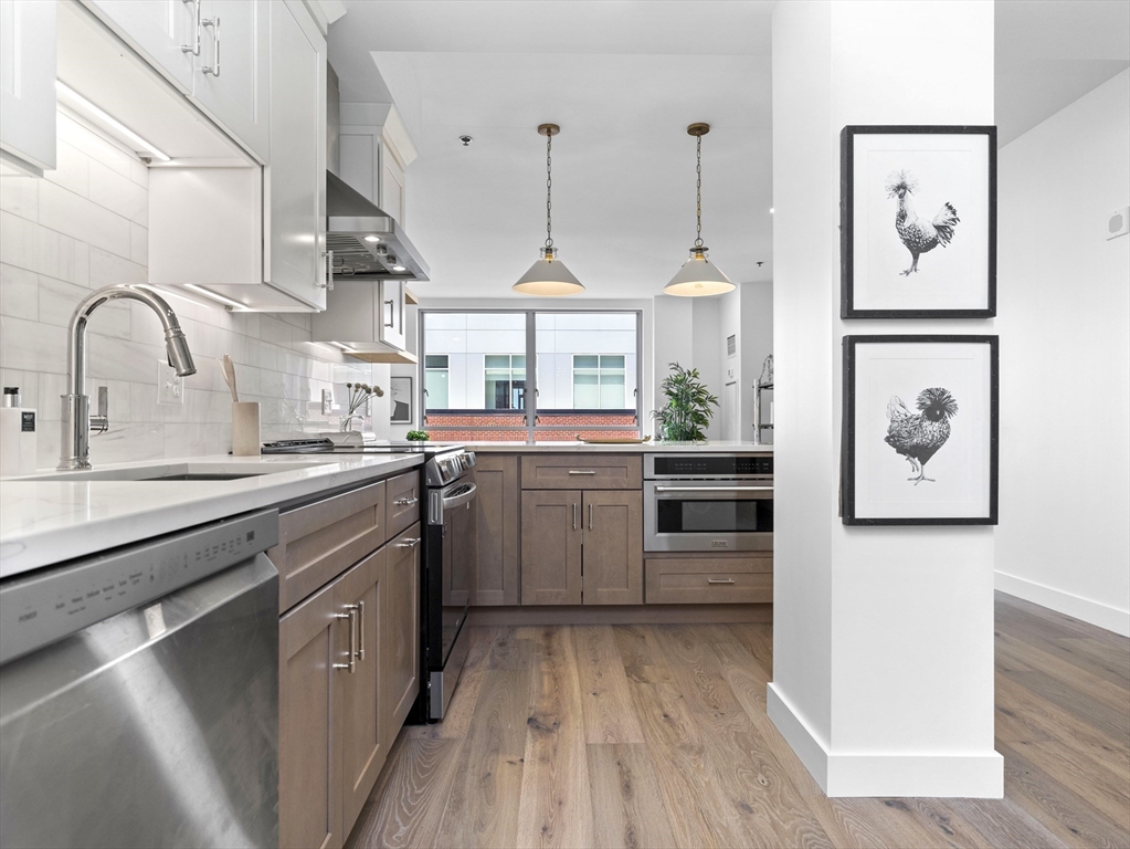 234 Causeway Street, Unit 906 Boston, MA 02114 - Photo 3 of 20 a kitchen with a stove a sink and a microwave