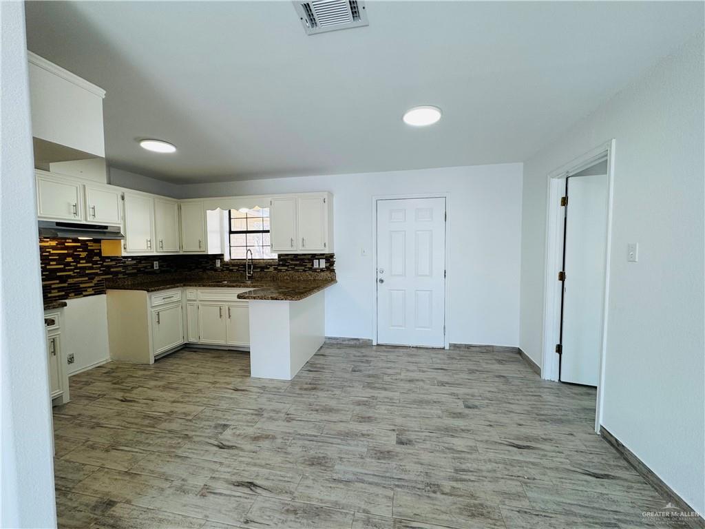 1505 Esperanza Avenue Hidalgo, TX 78557 - Photo 20 of 25 Kitchen/ dining/ door to back yard