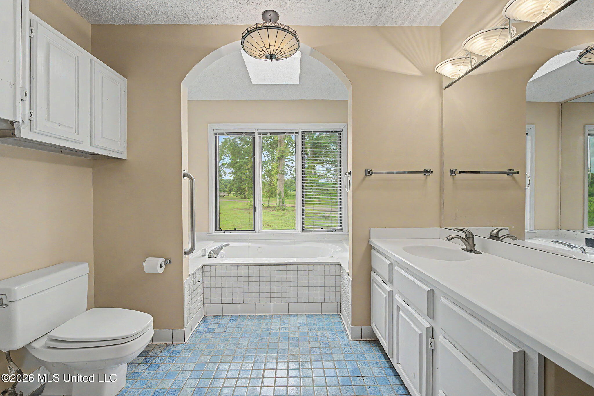 448 Oakley Road Senatobia, MS 38668 - Photo 24 of 61 Primary bathroom!
