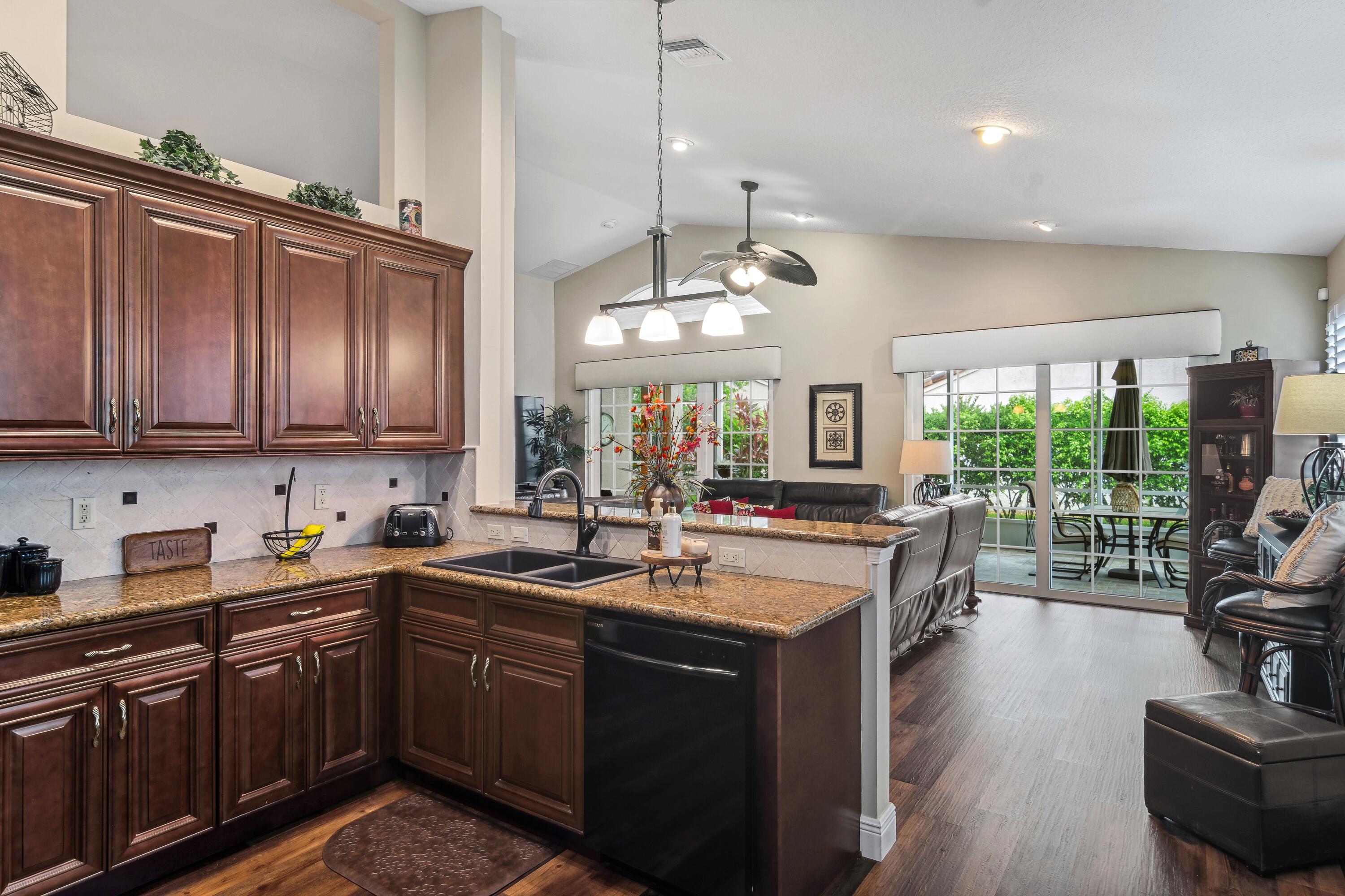 313 Springview Loop Port St. Lucie, FL 34986 - Photo 10 of 54 11_313NWSpringviewLoop_177002_Kitchen_Hi