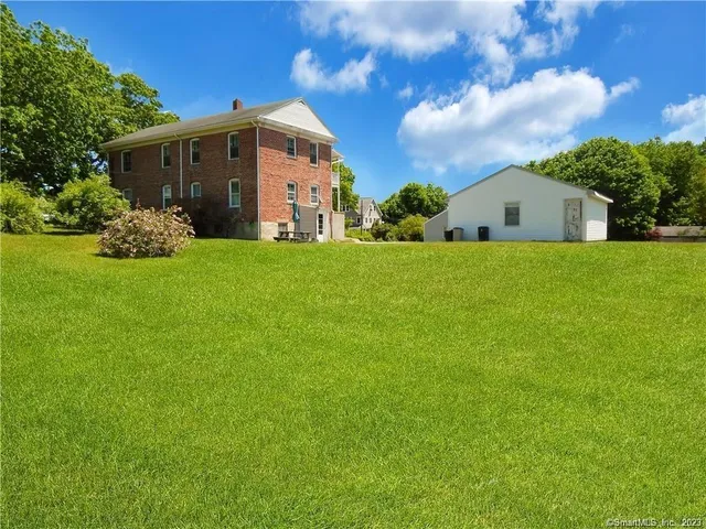 $1,995 | 10 Cherry Street, Unit 2, Pawcatuck, CT 06379