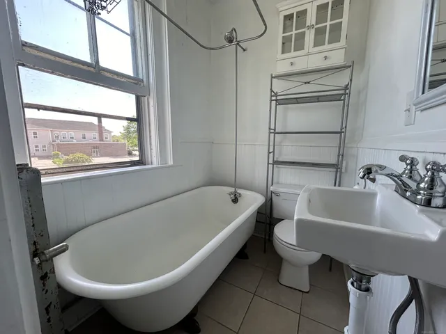 $1,995 | 10 Cherry Street, Unit 2, Pawcatuck, CT 06379