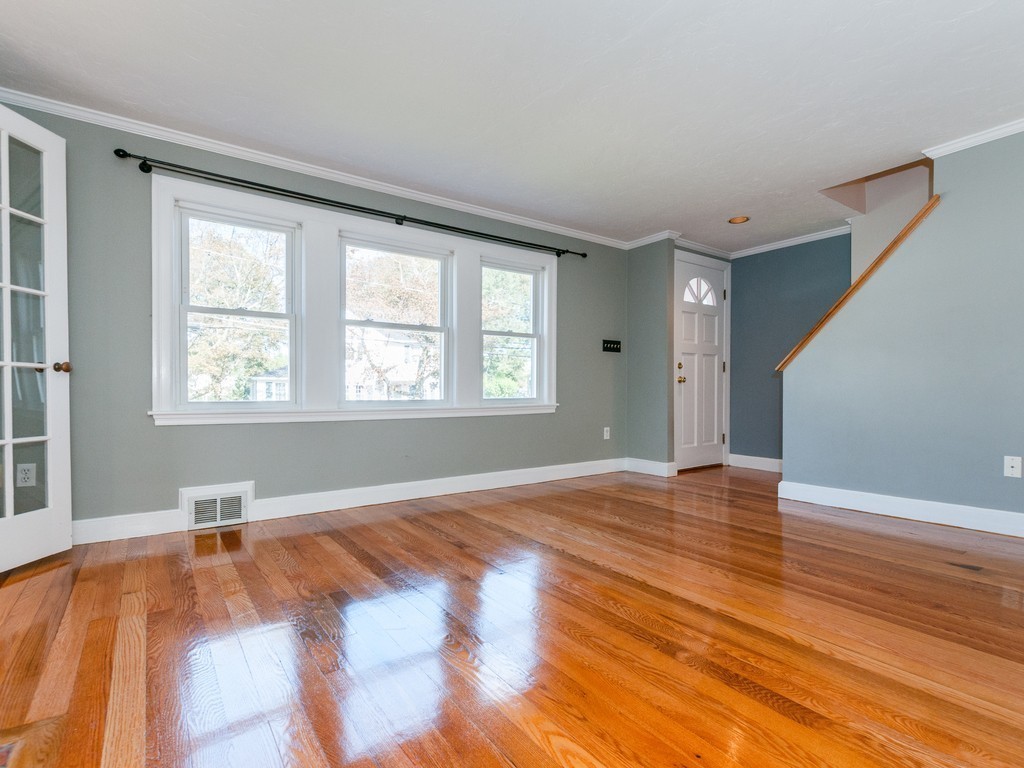 223 Beal Road Waltham, MA 02453 - Photo 5 of 29 Gallery Image 5