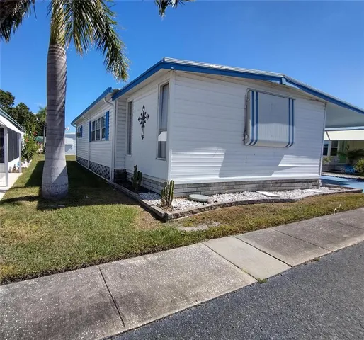 a view of a house with backyard
