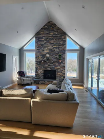 $875,000 | 95 Old Breakneck Road, Killingly, CT 06241