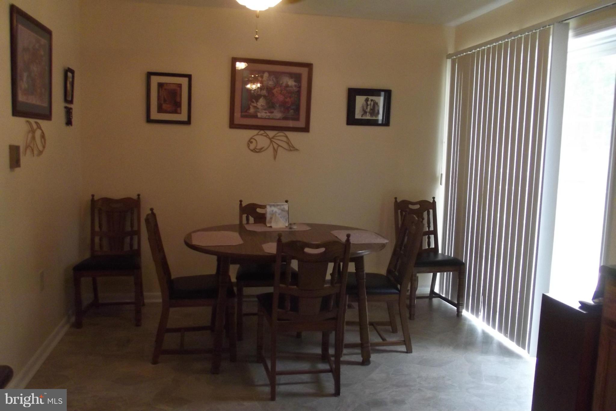 221 Rural Retreat Drive Ranson, WV 25438 - Photo 4 of 16 Dining area