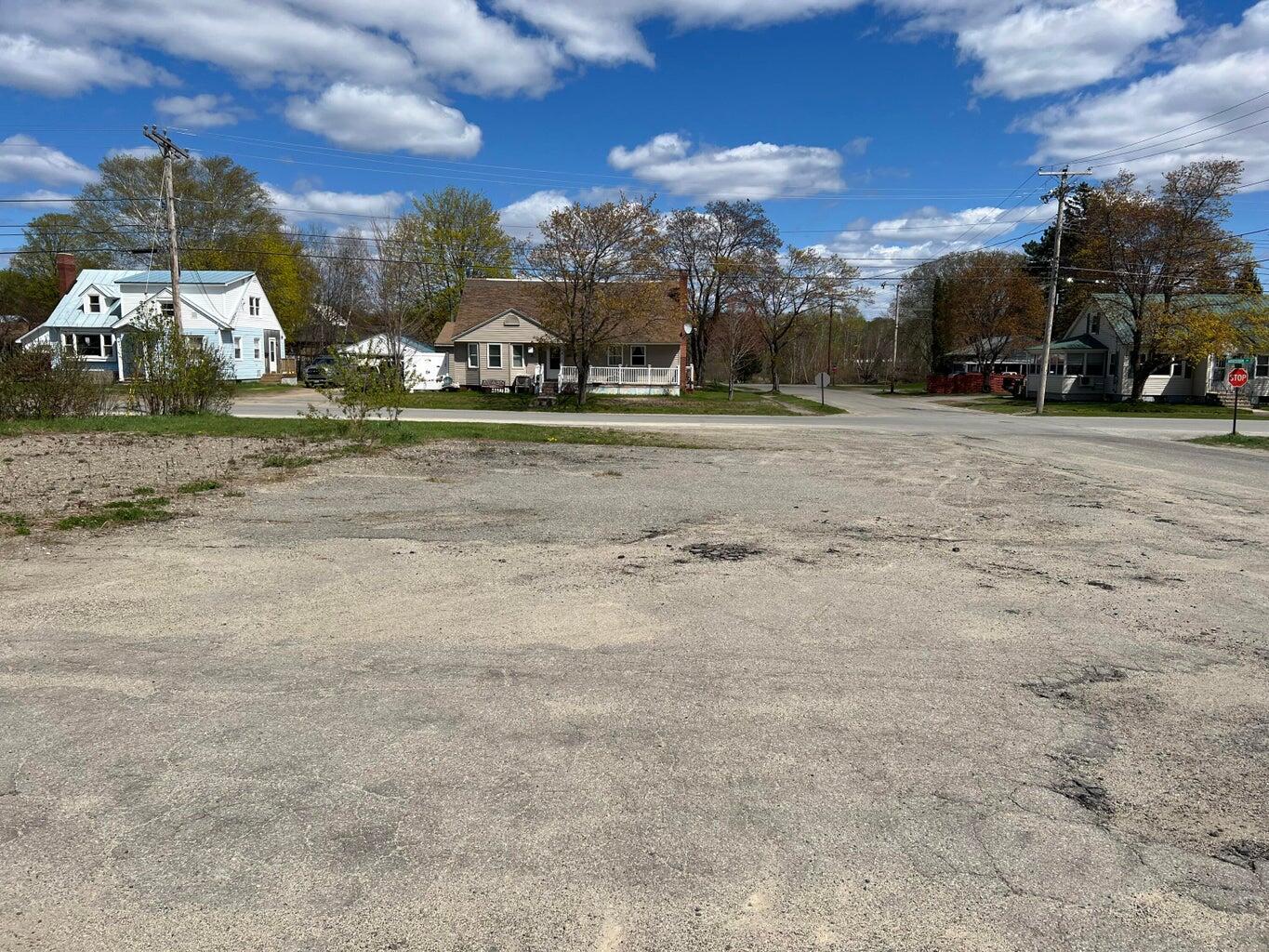 45 Pine Street Millinocket, ME 04462 - Photo 4 of 5 20230511172053078326000000-o