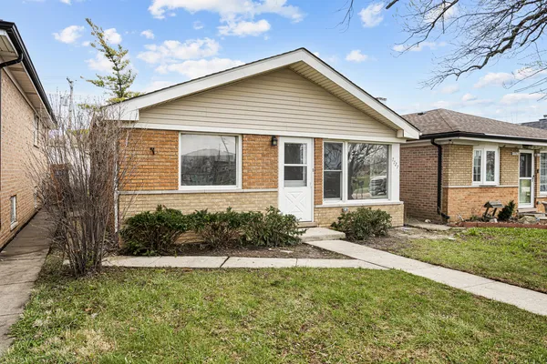 $317,000 | 7727 New England Avenue, Burbank, IL 60459