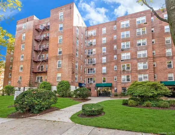 $258,000 | 27-04 Parsons Boulevard, Unit 2G | Flushing