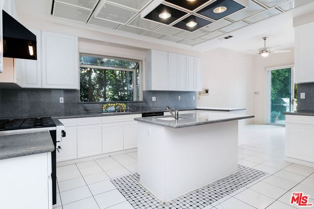 $3,500,000 | 942 Harvard Street, Santa Monica, CA 90403