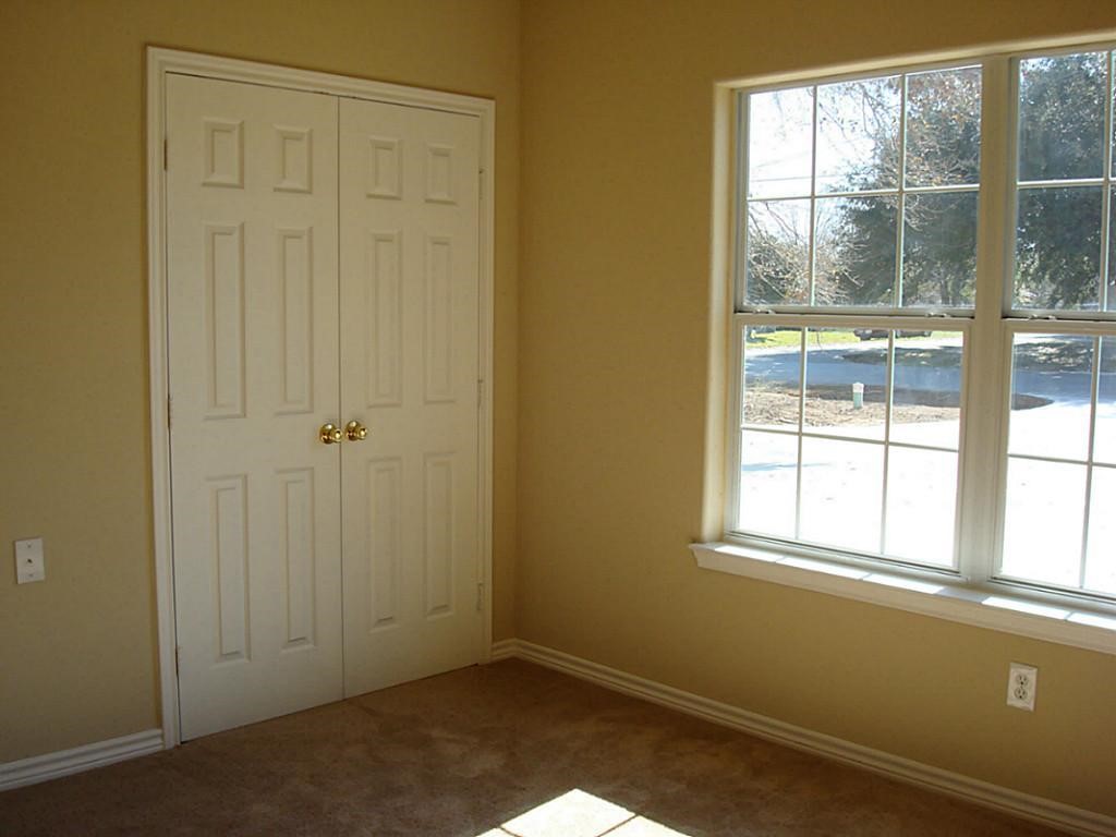 104 Longstreet Road Willis, TX 77378 - Photo 4 of 30