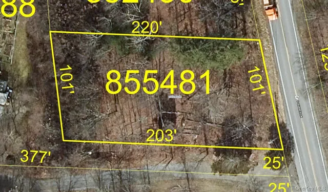 a sign that is on the wall of a building