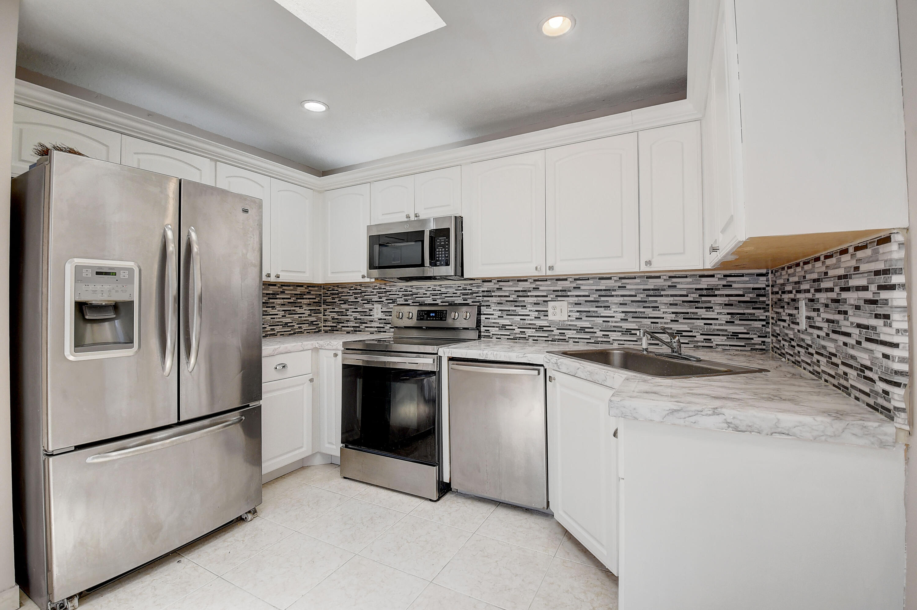 9105 Southwest 22nd Street, Unit E Boca Raton, FL 33428 - Photo 24 of 30 KITCHEN