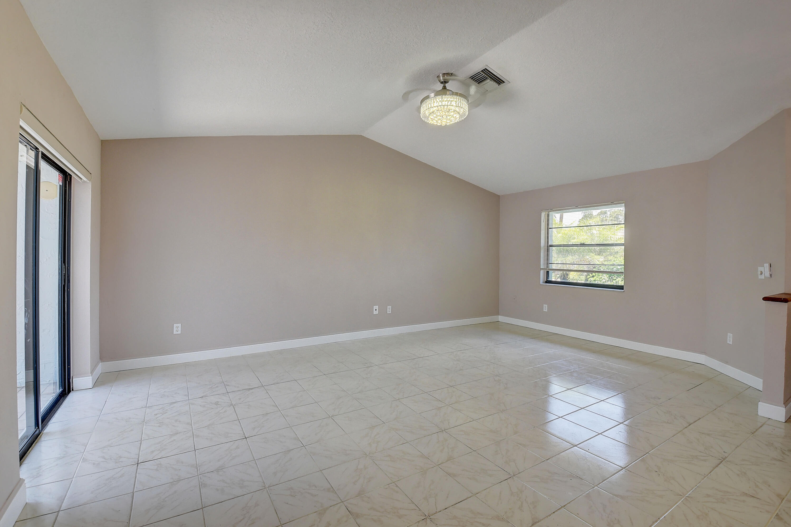 9105 Southwest 22nd Street, Unit E Boca Raton, FL 33428 - Photo 8 of 30 WALKOUT TO THE PATIO