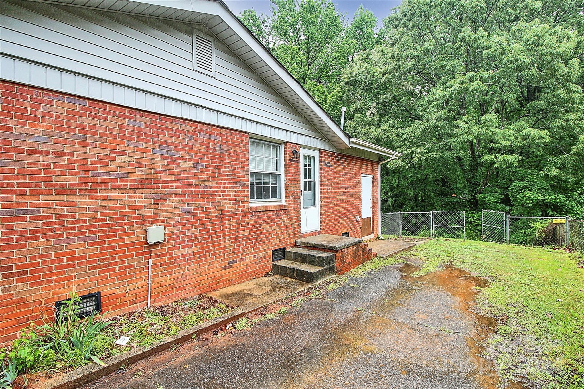 1120 Claremont Road Charlotte, NC 28214 - Photo 35 of 37 a backyard of a house with seating space
