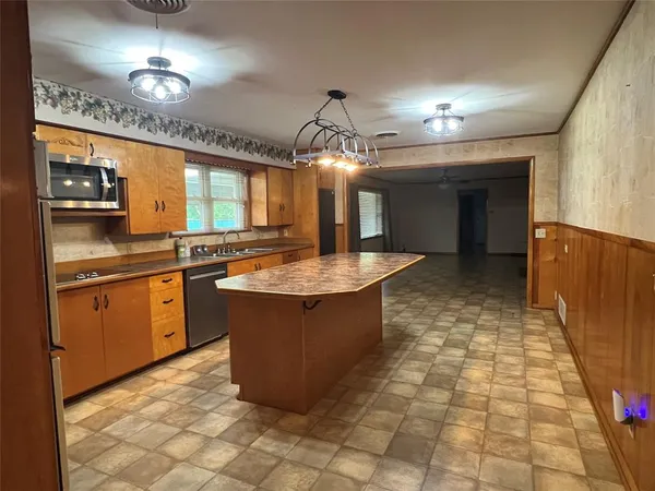 $275,000 | 211 South Crockett Street, Henrietta, TX 76365