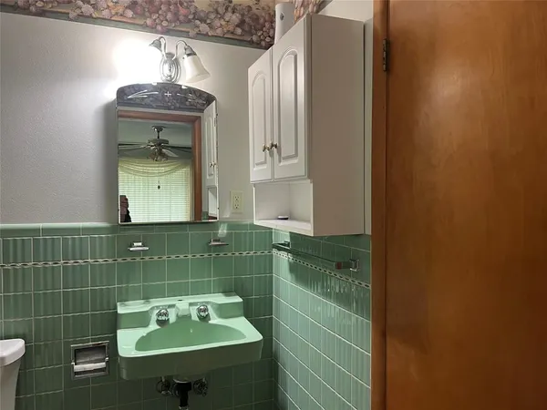 $275,000 | 211 South Crockett Street, Henrietta, TX 76365