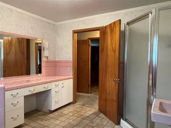 $275,000 | 211 South Crockett Street, Henrietta, TX 76365