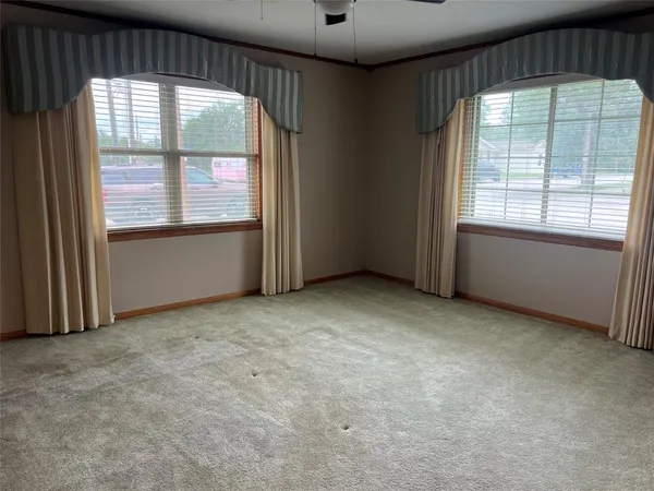$275,000 | 211 South Crockett Street, Henrietta, TX 76365