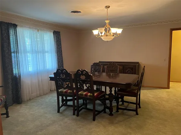$275,000 | 211 South Crockett Street, Henrietta, TX 76365