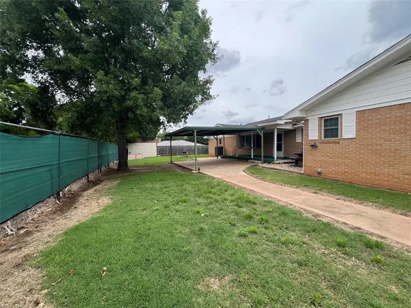 $275,000 | 211 South Crockett Street, Henrietta, TX 76365