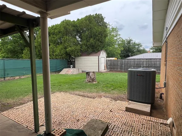 $275,000 | 211 South Crockett Street, Henrietta, TX 76365