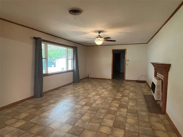$275,000 | 211 South Crockett Street, Henrietta, TX 76365