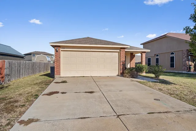 $200,000 | 180 Eagle Drive, Luling, TX 78648