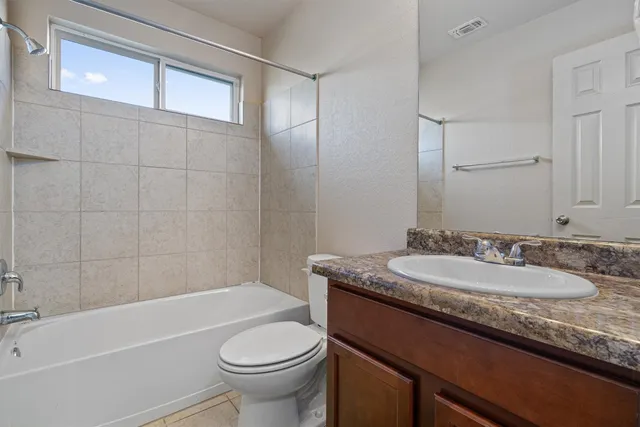 $200,000 | 180 Eagle Drive, Luling, TX 78648