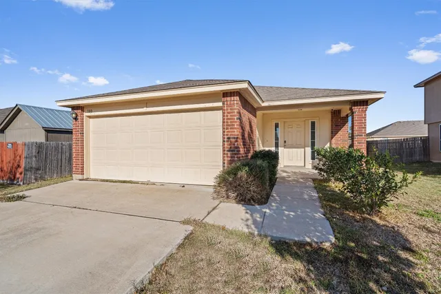 $200,000 | 180 Eagle Drive, Luling, TX 78648