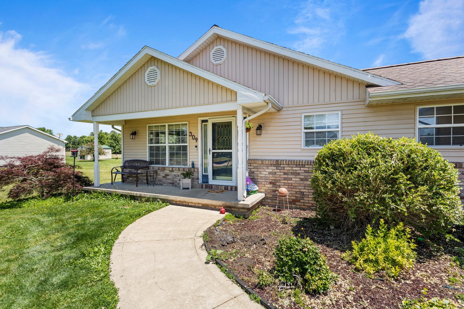 309 South High Street Fairmount, IL 61841 - Photo 2 of 27