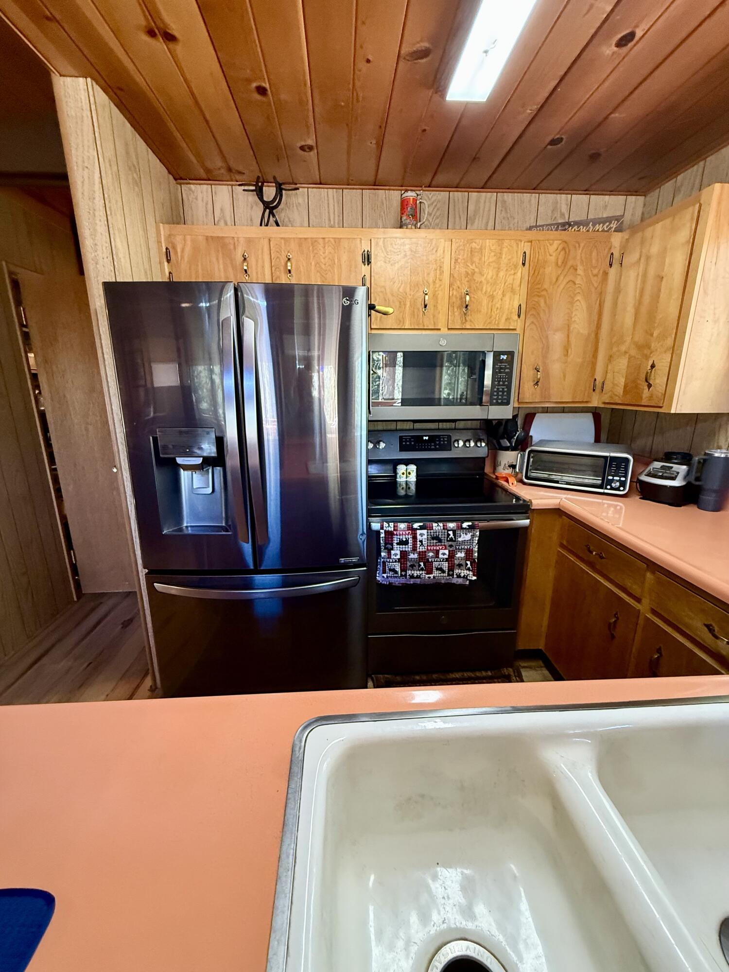 57603 Crest Drive Springville, CA 93265 - Photo 6 of 44 All electric appliances