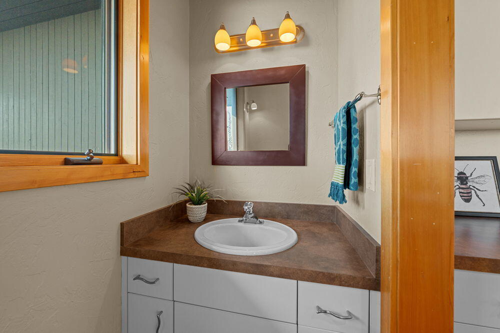 885 Northwest Chelsea Loop Bend, OR 97703 - Photo 53 of 57 97A 33-web-or-mls-Riley_Visuals-33 -
