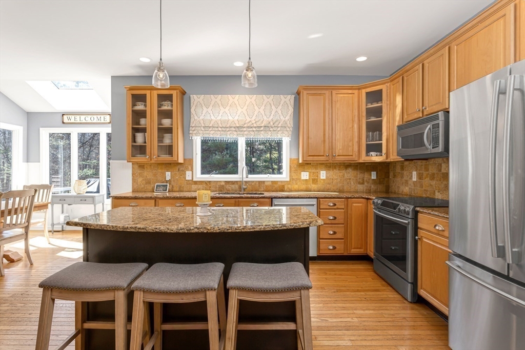 49 Hancock Road Franklin, MA 02038 - Photo 7 of 48 Gallery Image 7