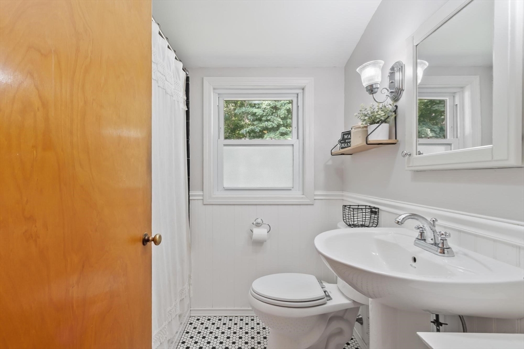 463 Cedar Brook Road Lynn, MA 01904 - Photo 15 of 23