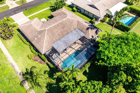 a aerial view of a yard with plants