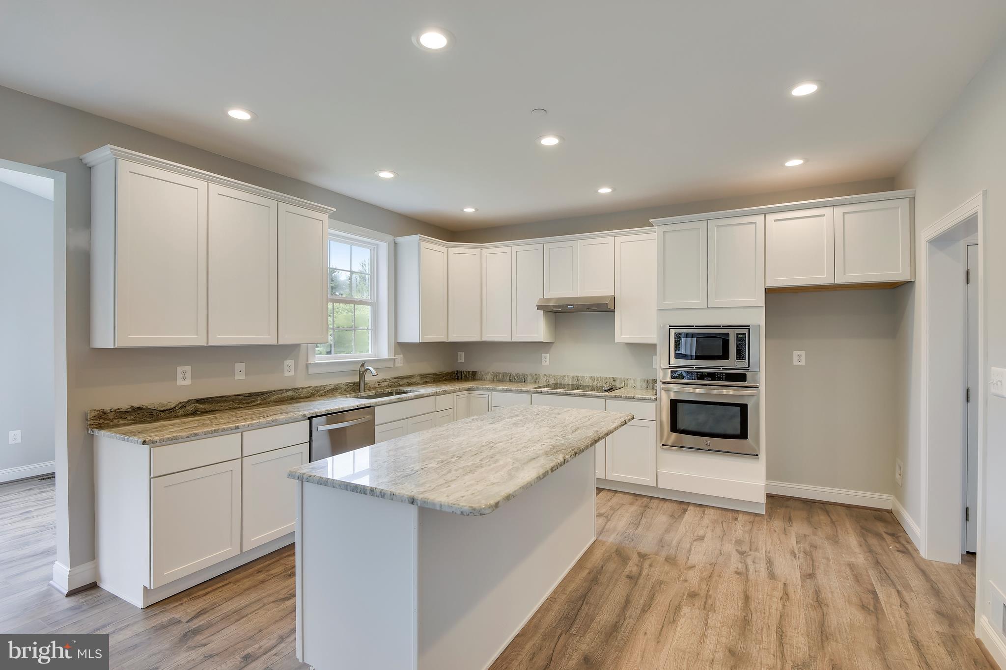 334 River Road Arnold, MD 21012 - Photo 3 of 30 Kitchen has stainless appliances.