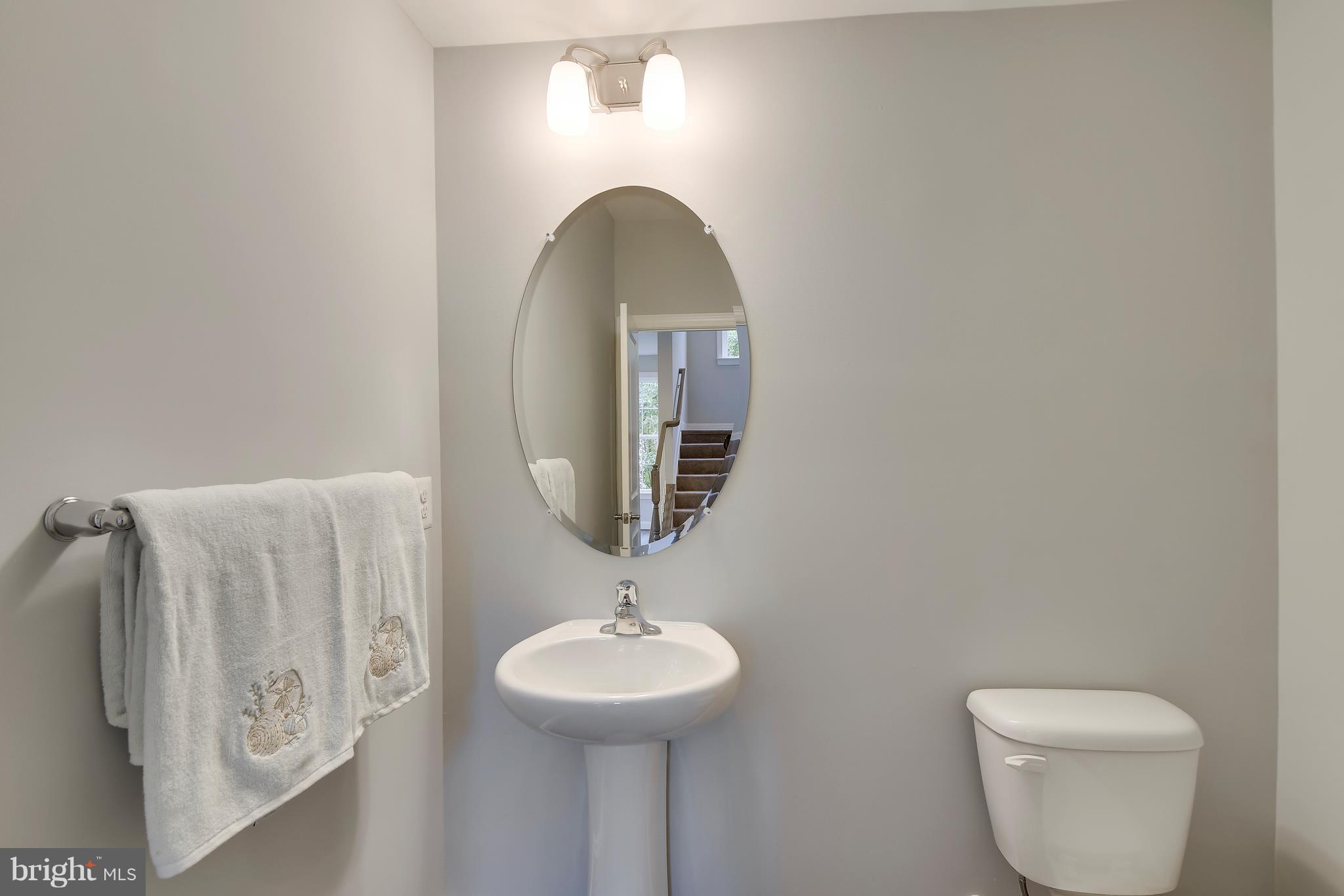 334 River Road Arnold, MD 21012 - Photo 7 of 30 Main level powder room.