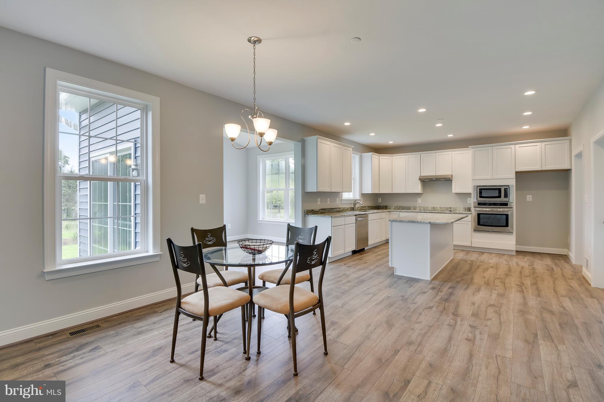 334 River Road Arnold, MD 21012 - Photo 8 of 30 Breakfast area next to kitchen.
